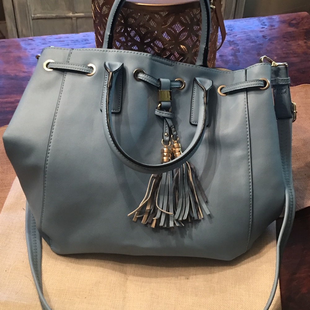 Robin egg blue shoulder bag gently used